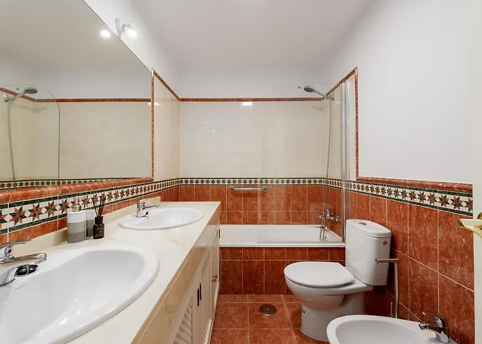 Апартаменты Right On The - 4br Seaview