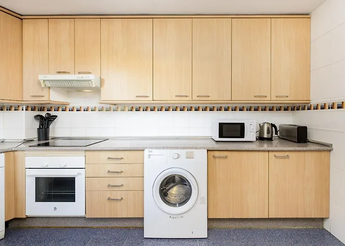 Апартаменты Right On The - 4br Seaview *