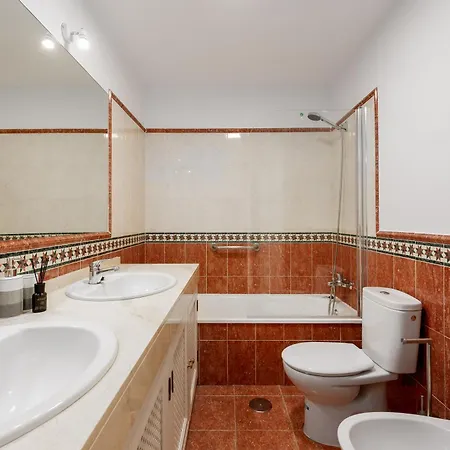 Apartment Right On The - 4br Seaview